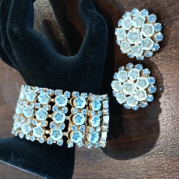 Bracelet and Clip Earring Set Goldtone and Blues - Picture 2 of 14